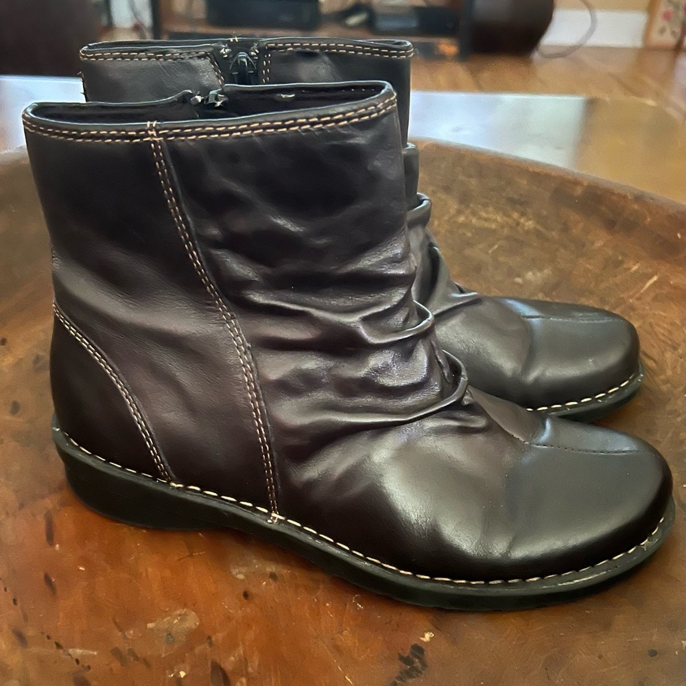 Clarks, size 7, chestnut brown shrugg boots.